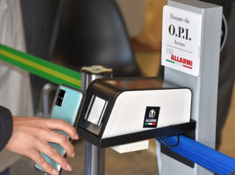foto-donazione-pm-allarmi-per-ingresso-san-donato-2