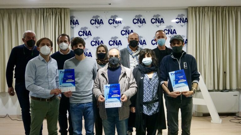 la-giuria-del-premio-cambiamenti-con-i-tre-finalisti-delle-selezioni-aretine
