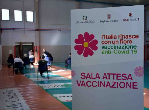 punto-vaccinale-salviani-7 punto-vaccinale-salviani-7