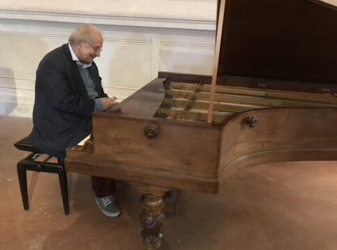 tonino-rappoccio-durante-lintervento-di-regolazione-del-pleyel tonino-rappoccio-durante-lintervento-di-regolazione-del-pleyel