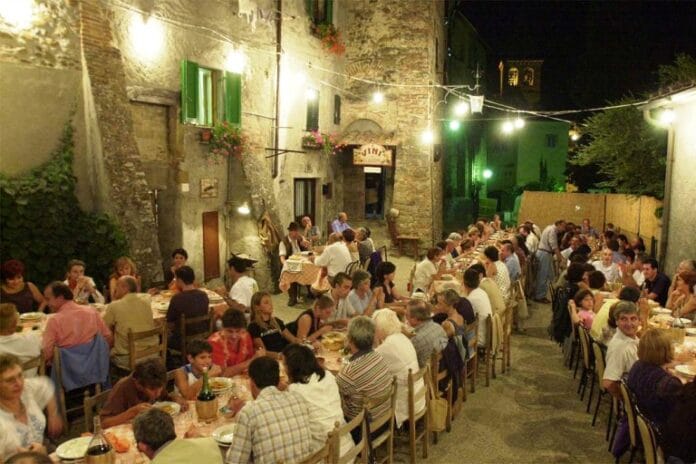 tovaglia-a-quadri-anghiari-spettacolo