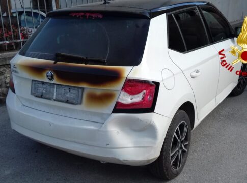 vvf-auto-in-fiamme-pieve-s-stefano2 vvf-auto-in-fiamme-pieve-s-stefano2