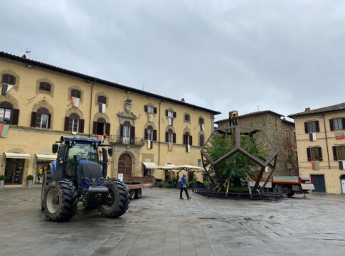 dodecaedro-piazza Spostamento dodecaedro in Piazza Torre di Berta