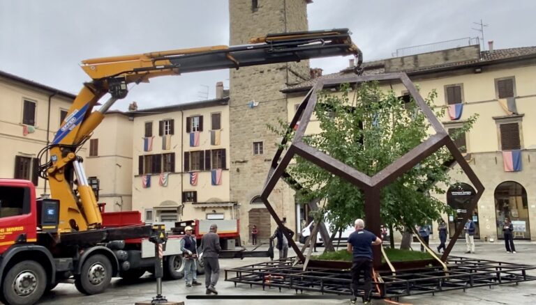 Il dodecaedro in Piazza Torre di Berta