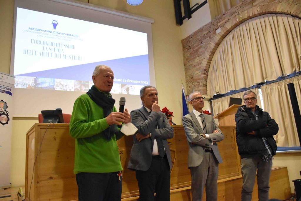 Premiati quattro storici collaboratori del “Bufalini” 1 go bufalini