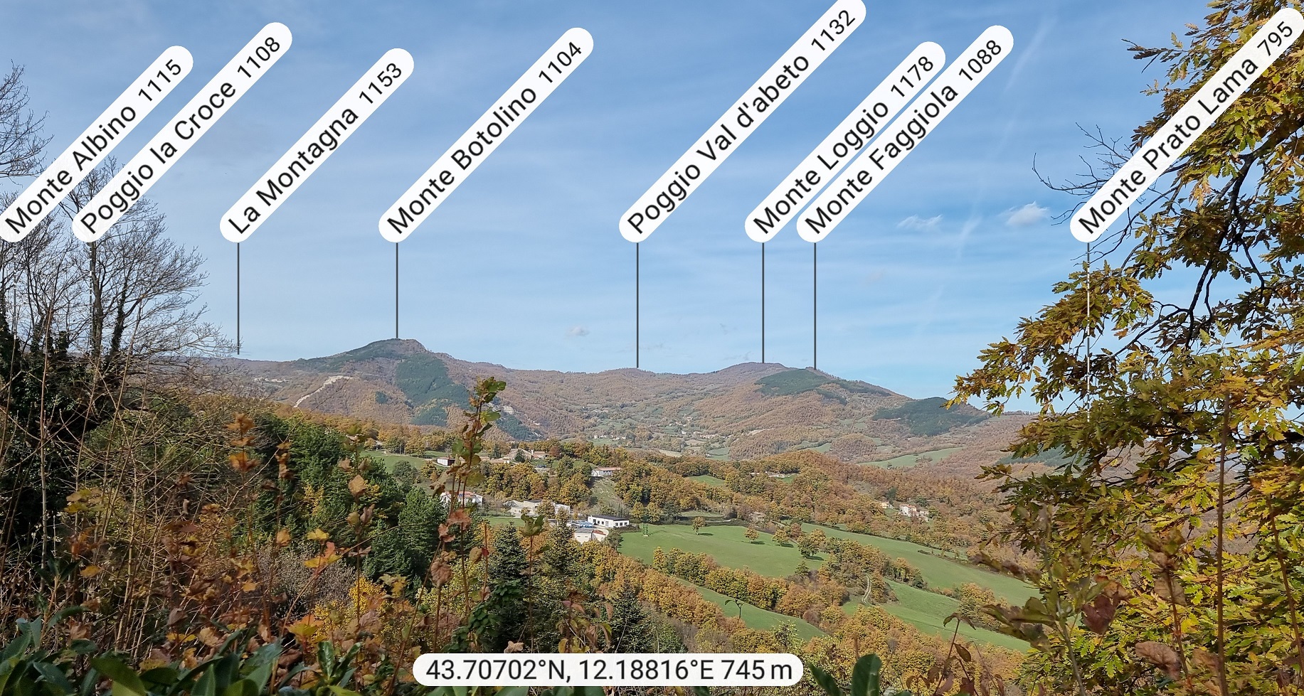 Eolico, Santucci: “Serve per rivitalizzare Badia Tedalda” 1 Il crinale dell'impianto Badia del Vento visto dal centro di Badia (grafica Comitato Appennino Sostenibile)