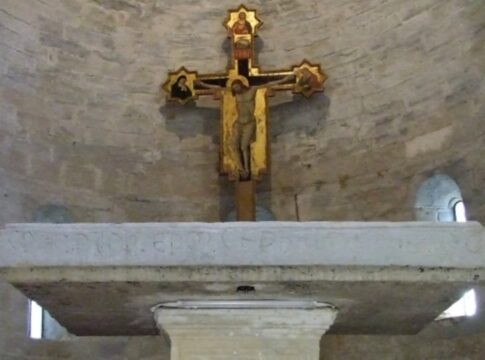 croc bini altare Crocifisso sull'altare di San Pancrazio