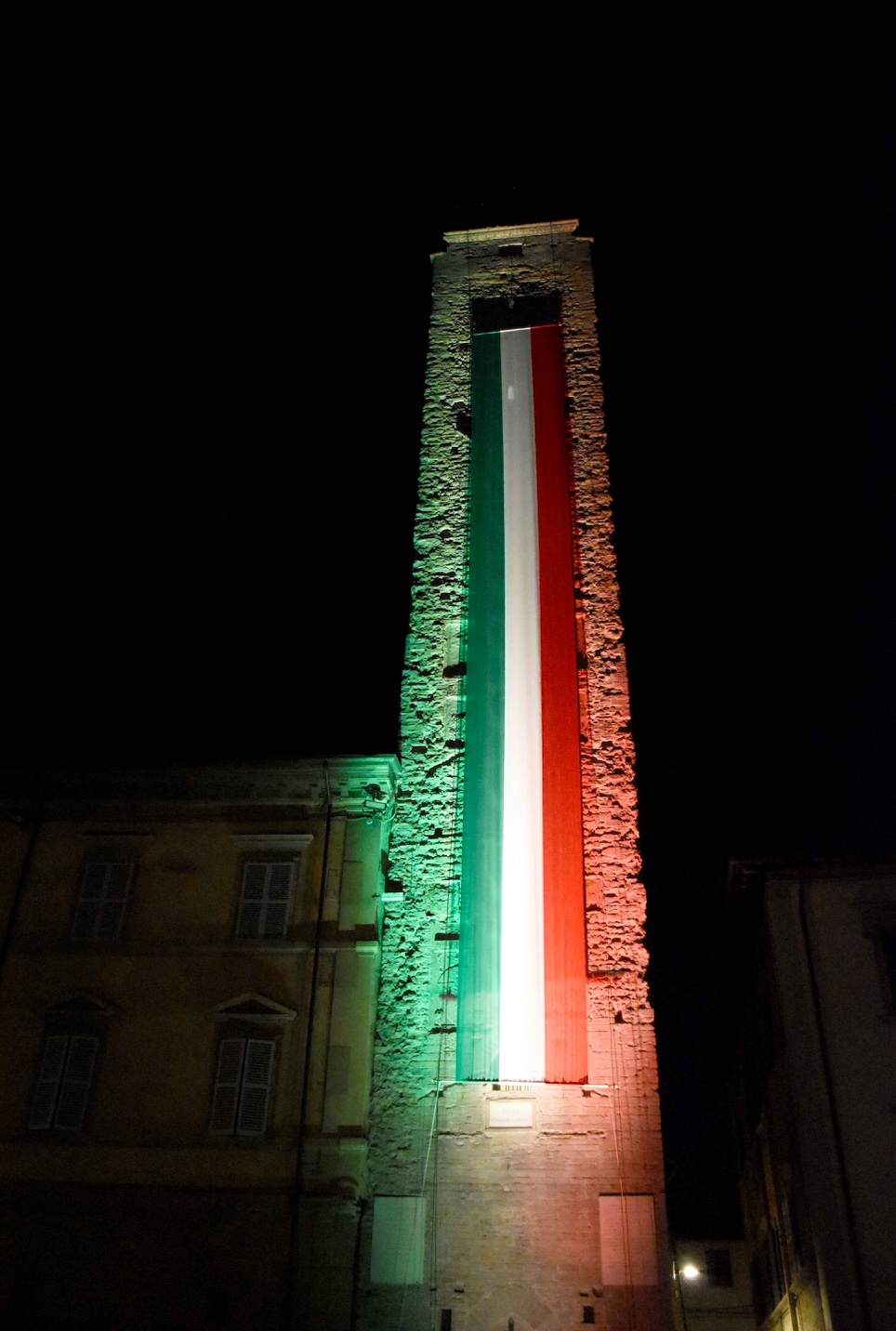 Festa della Repubblica, un tricolore di trenta metri è sceso dalla Torre Civica 1 2 giugno 2 cdc