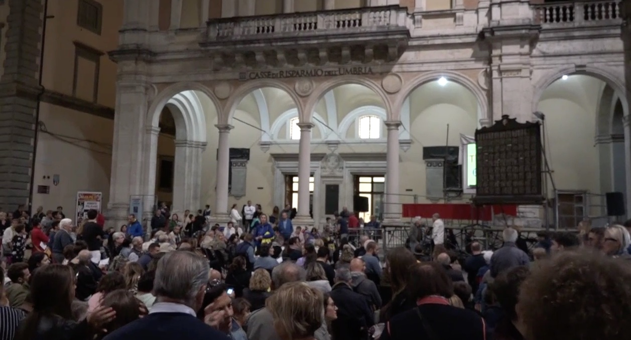 La Tombola delle Fiere, un pezzo di storia tifernate 3 tombola gente in piazza