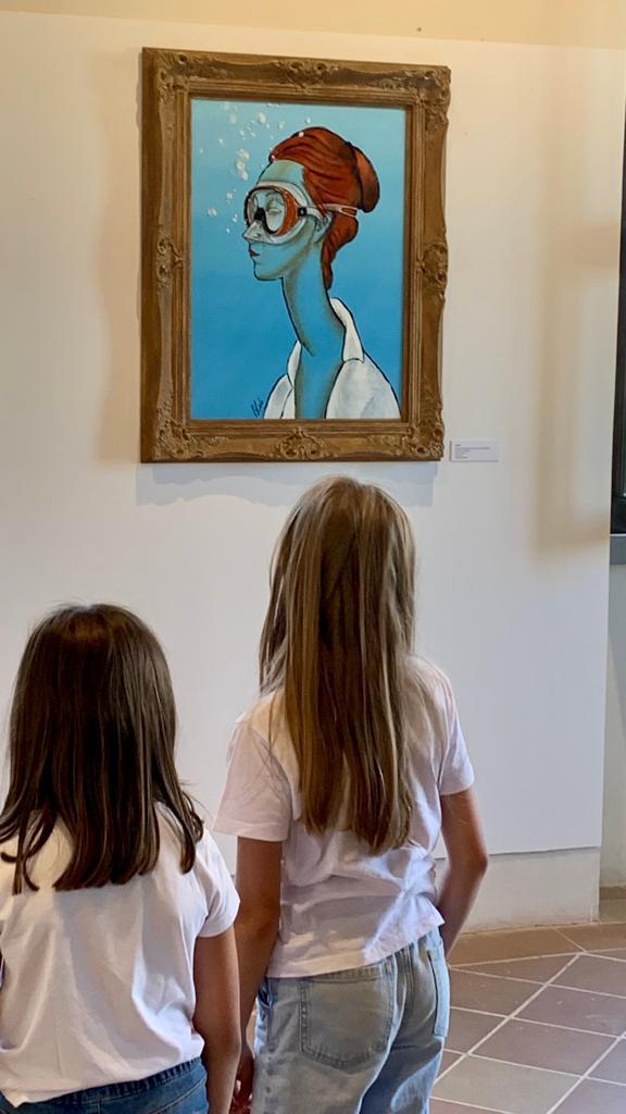 “Alla ricerca di Blub”, successo per l’inaugurazione della mostra 3 cdc blub pinacoteca bambine