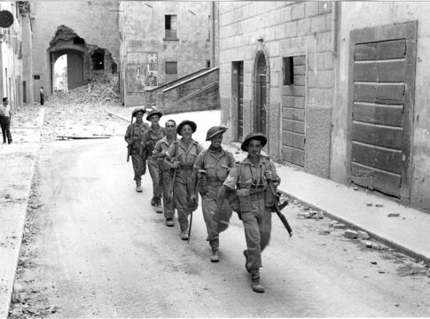 VII-22b Gli Alleati a Città di Castello (IWM)