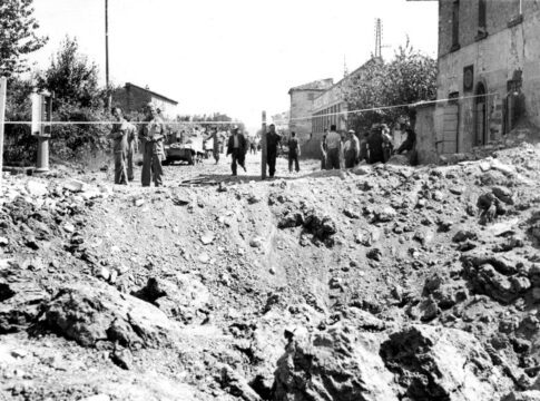 VIII-18a Cratere lungo la strada a Selci Lama
