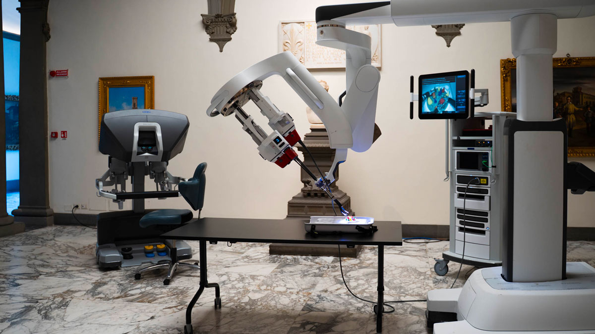 Chirurgia robotica, un nuovo macchinario per Careggi 1 Chirurgia robotica, un nuovo macchinario per Careggi - Cultura | TTV.it