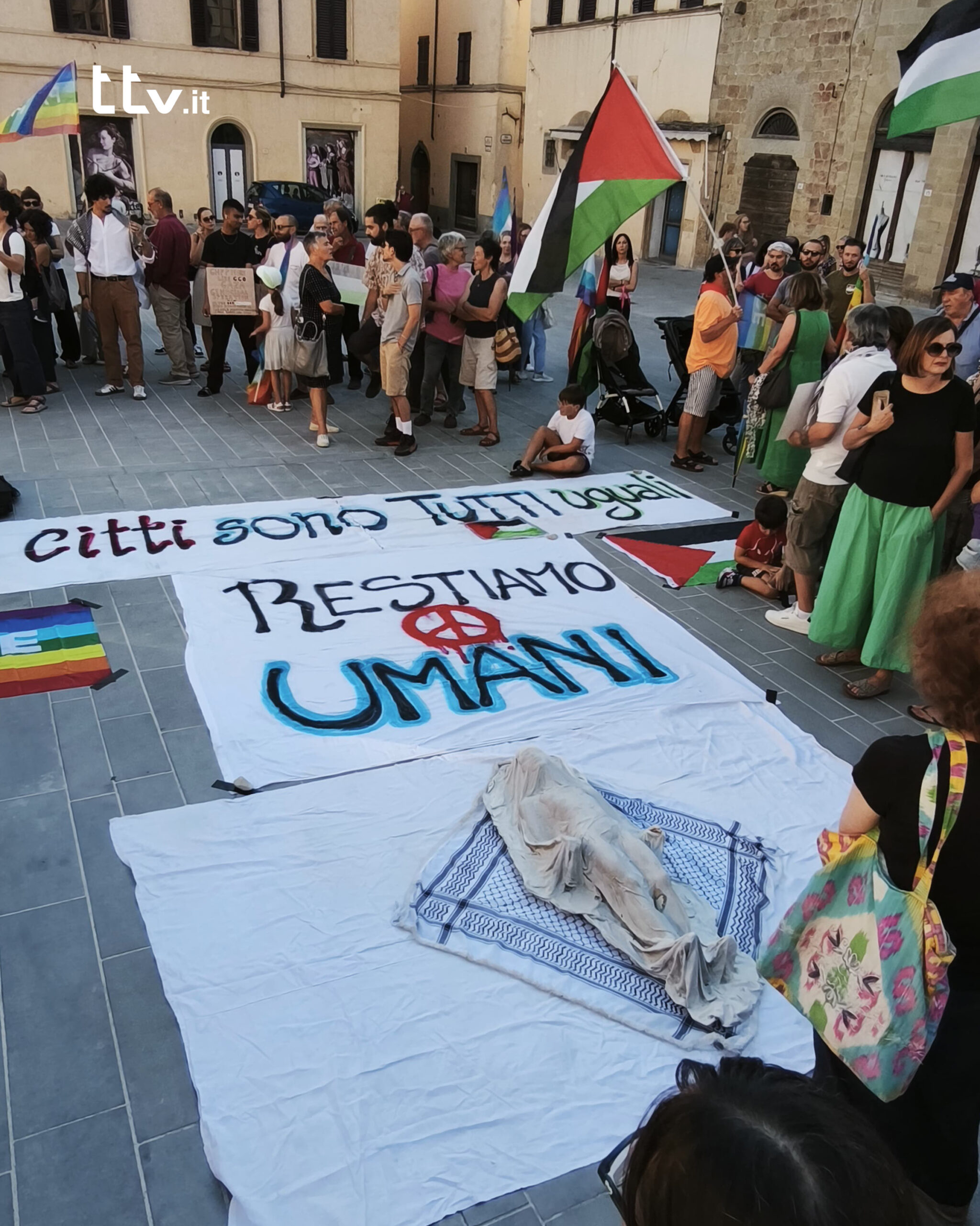 “I citti sono tutti uguali”: a Sansepolcro manifestazione per Gaza 2 “I citti sono tutti uguali”: a Sansepolcro manifestazione per Gaza - Attualità | TTV.it