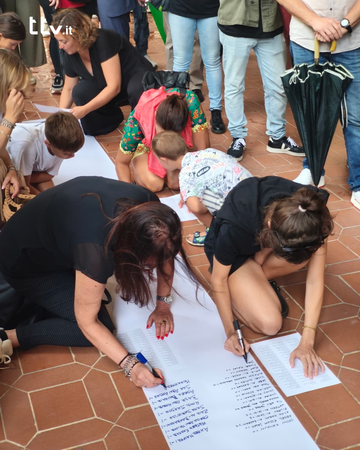 A Sansepolcro trascritti i nomi dei 18.500 bambini morti a Gaza 8 A Sansepolcro trascritti i nomi dei 18.500 bambini morti a Gaza - Attualità | TTV.it