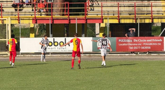 Un momento di gioco allo stadio “Stefano Lotti” di Poggibonsi