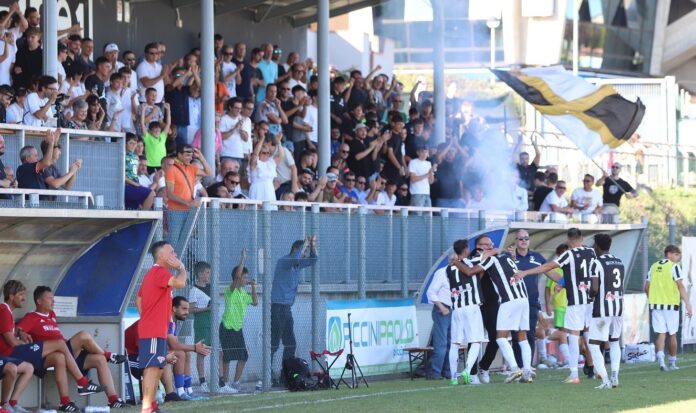 L’esultanza del Sansepolcro dopo il temporaneo vantaggio di Bocci (foto Luigi Panichi)