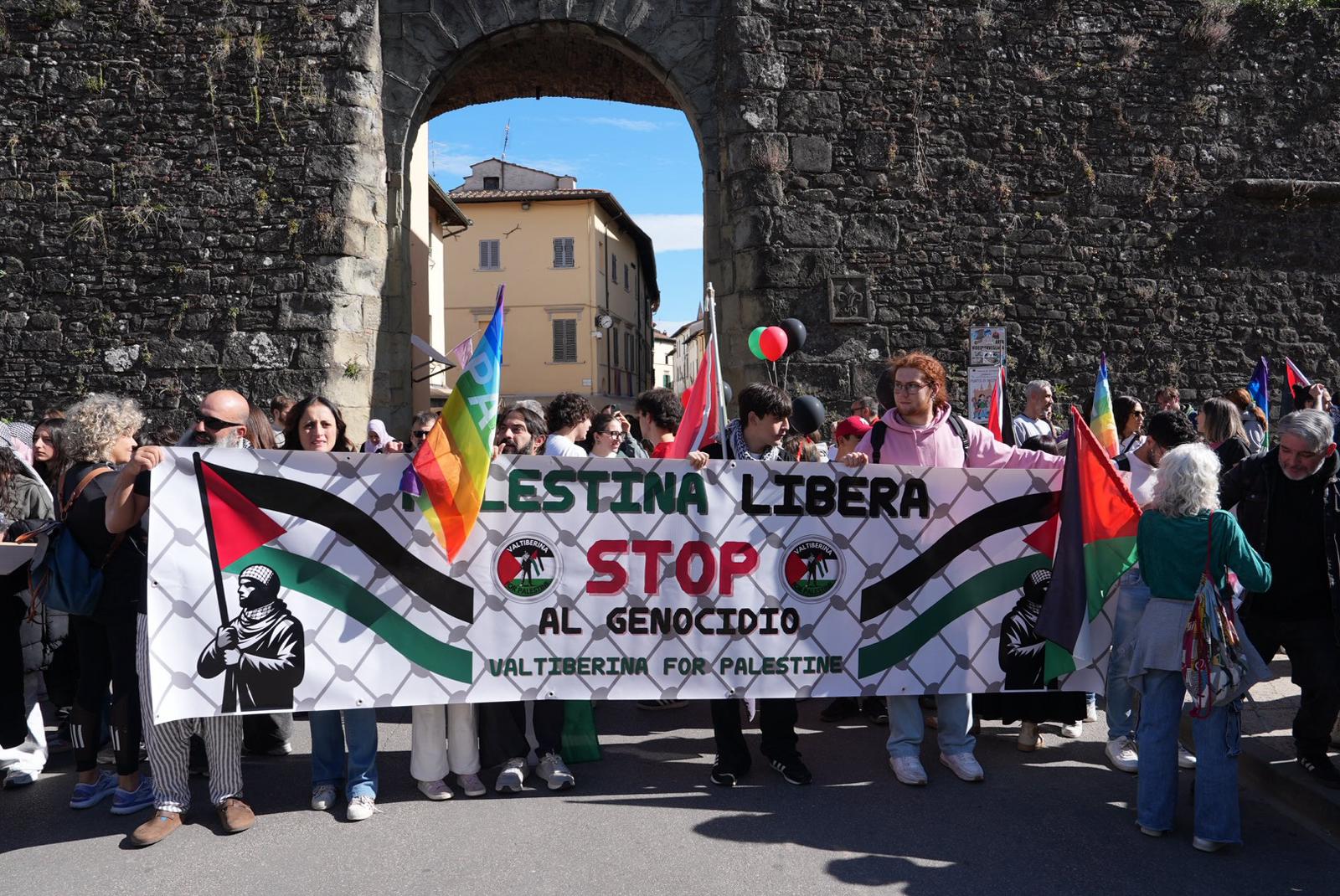 In tantissimi al corteo di solidarietà per Gaza - Attualità | TTV.it