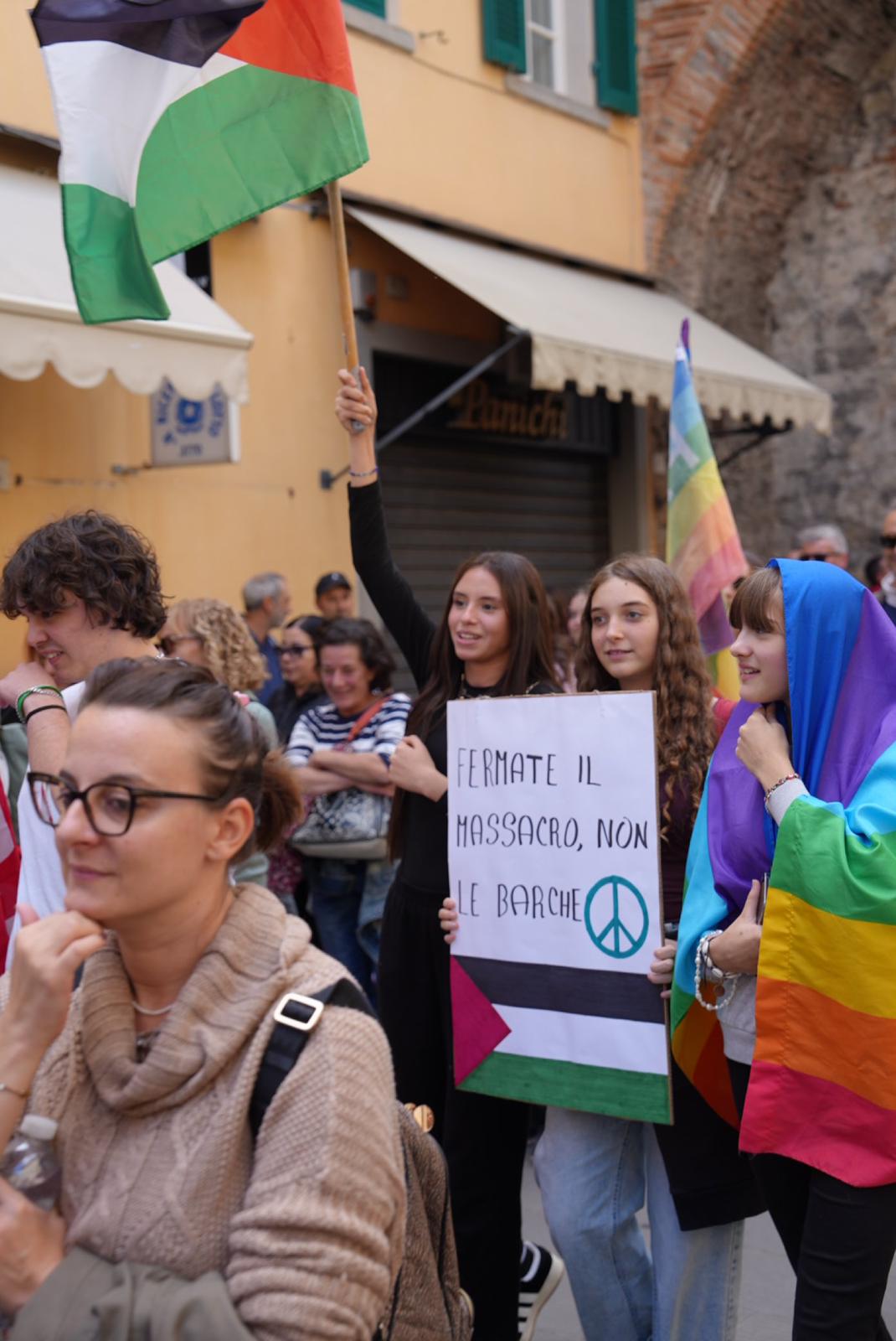 In tantissimi al corteo di solidarietà per Gaza - Attualità | TTV.it