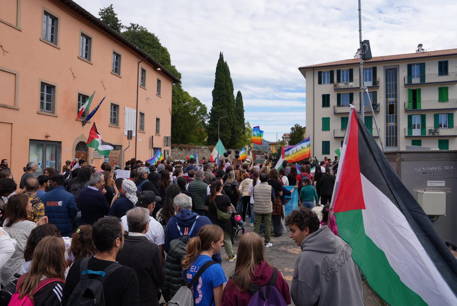 In tantissimi al corteo di solidarietà per Gaza - Attualità | TTV.it