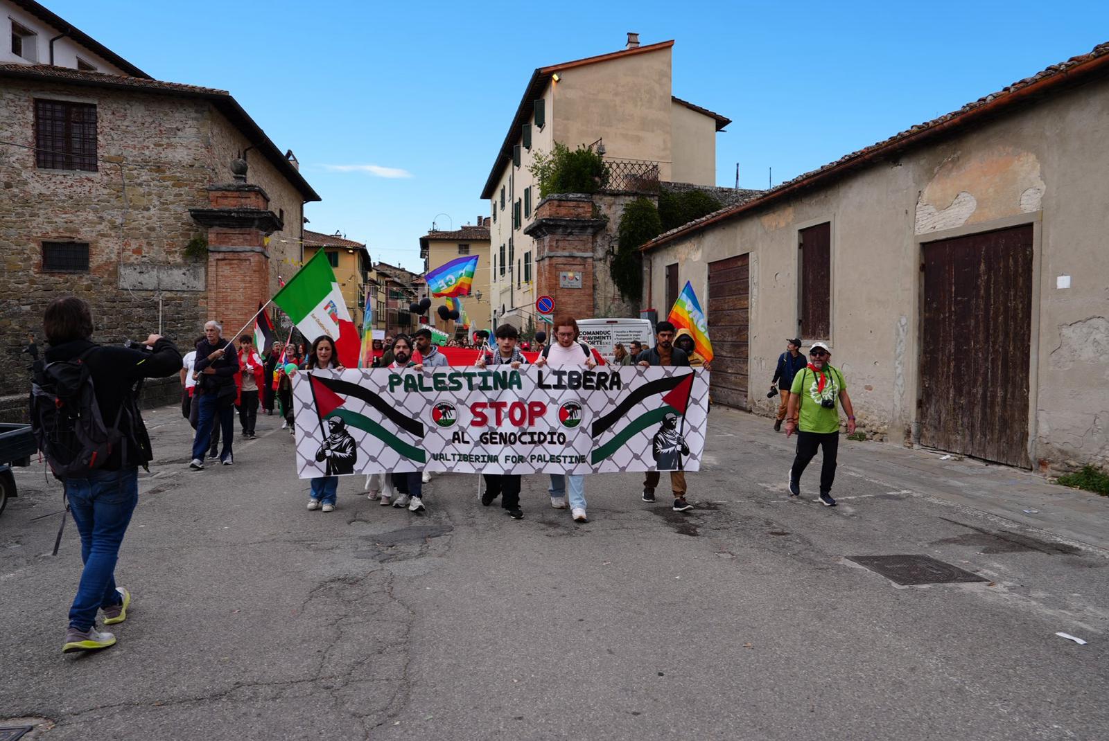 In tantissimi al corteo di solidarietà per Gaza - Attualità | TTV.it