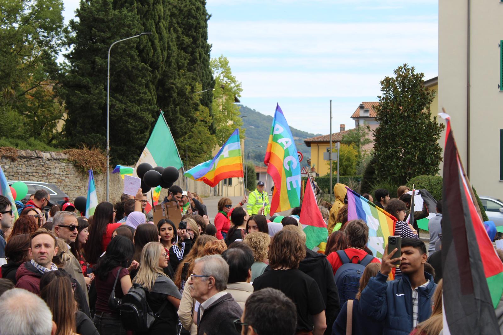In tantissimi al corteo di solidarietà per Gaza - Attualità | TTV.it