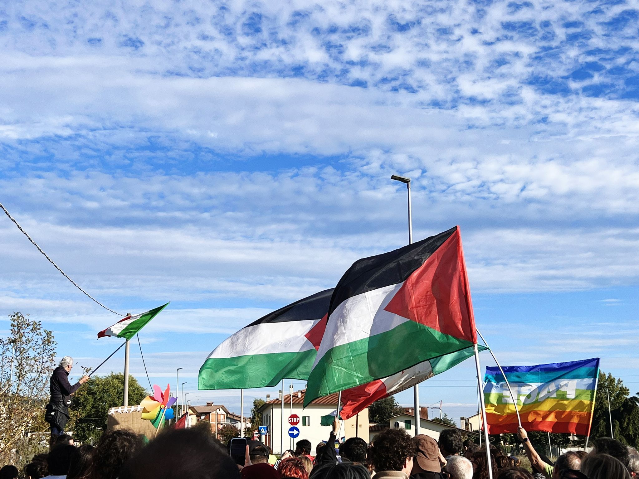 In tantissimi al corteo di solidarietà per Gaza - Attualità | TTV.it