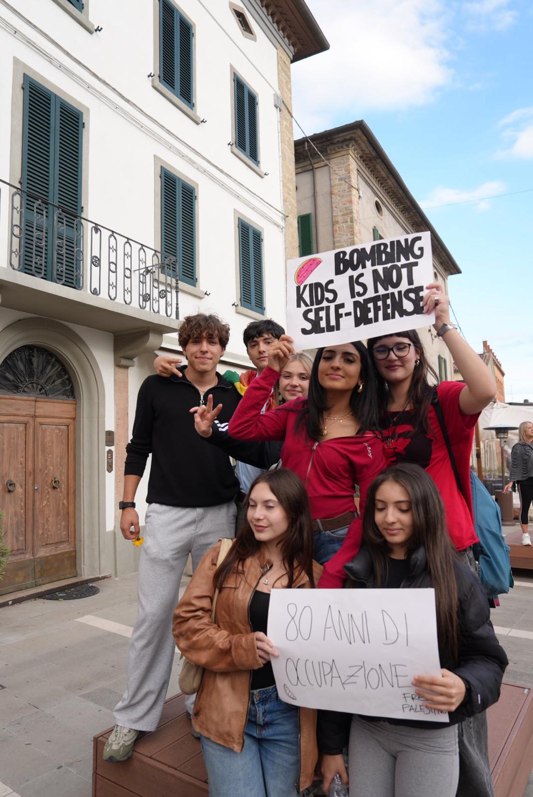 In tantissimi al corteo di solidarietà per Gaza - Attualità | TTV.it