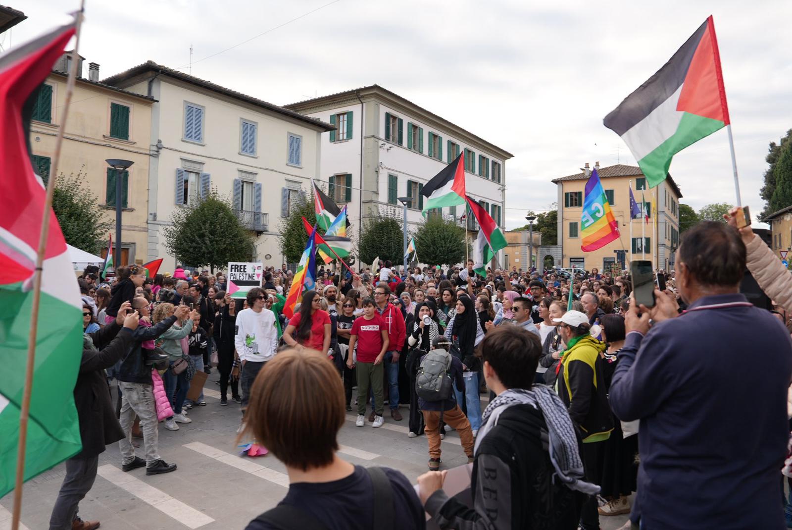 In tantissimi al corteo di solidarietà per Gaza - Attualità | TTV.it