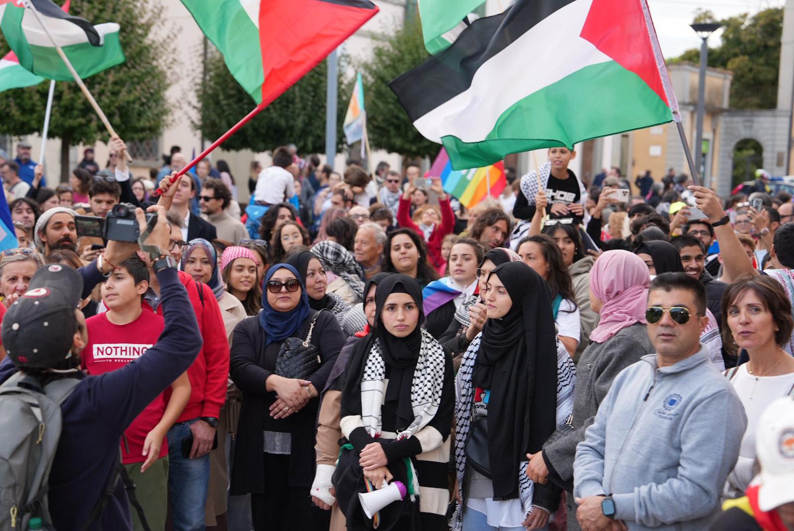 In tantissimi al corteo di solidarietà per Gaza - Attualità | TTV.it