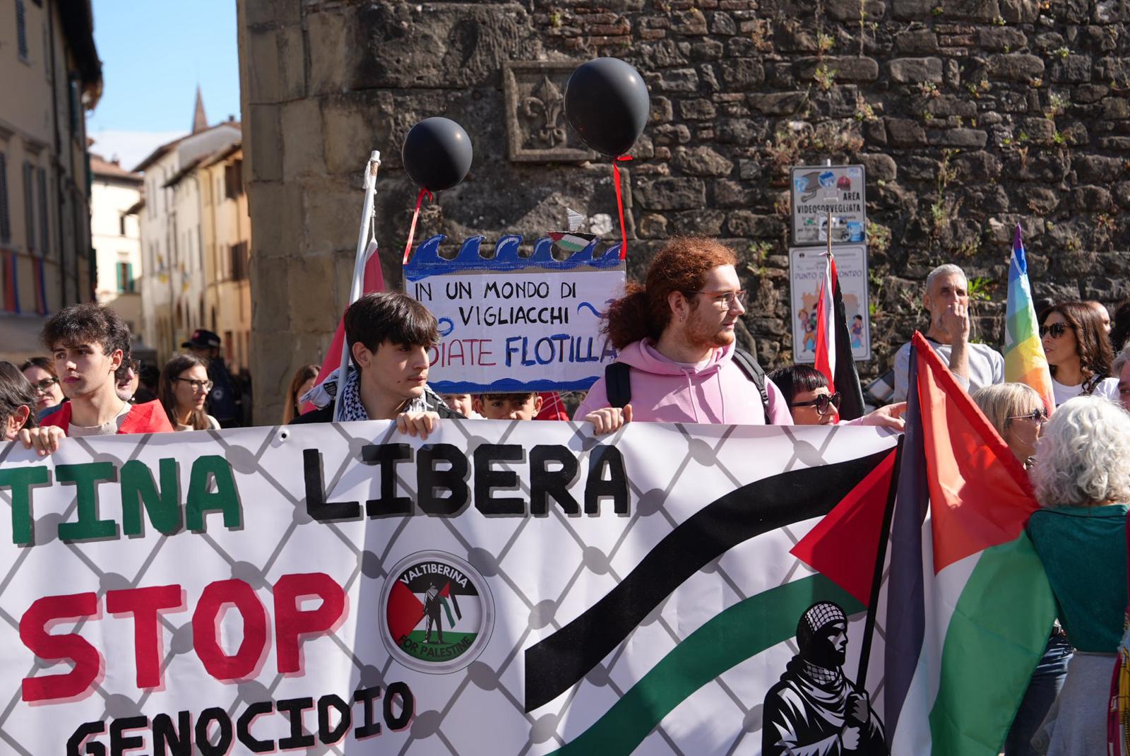 In tantissimi al corteo di solidarietà per Gaza - Attualità | TTV.it