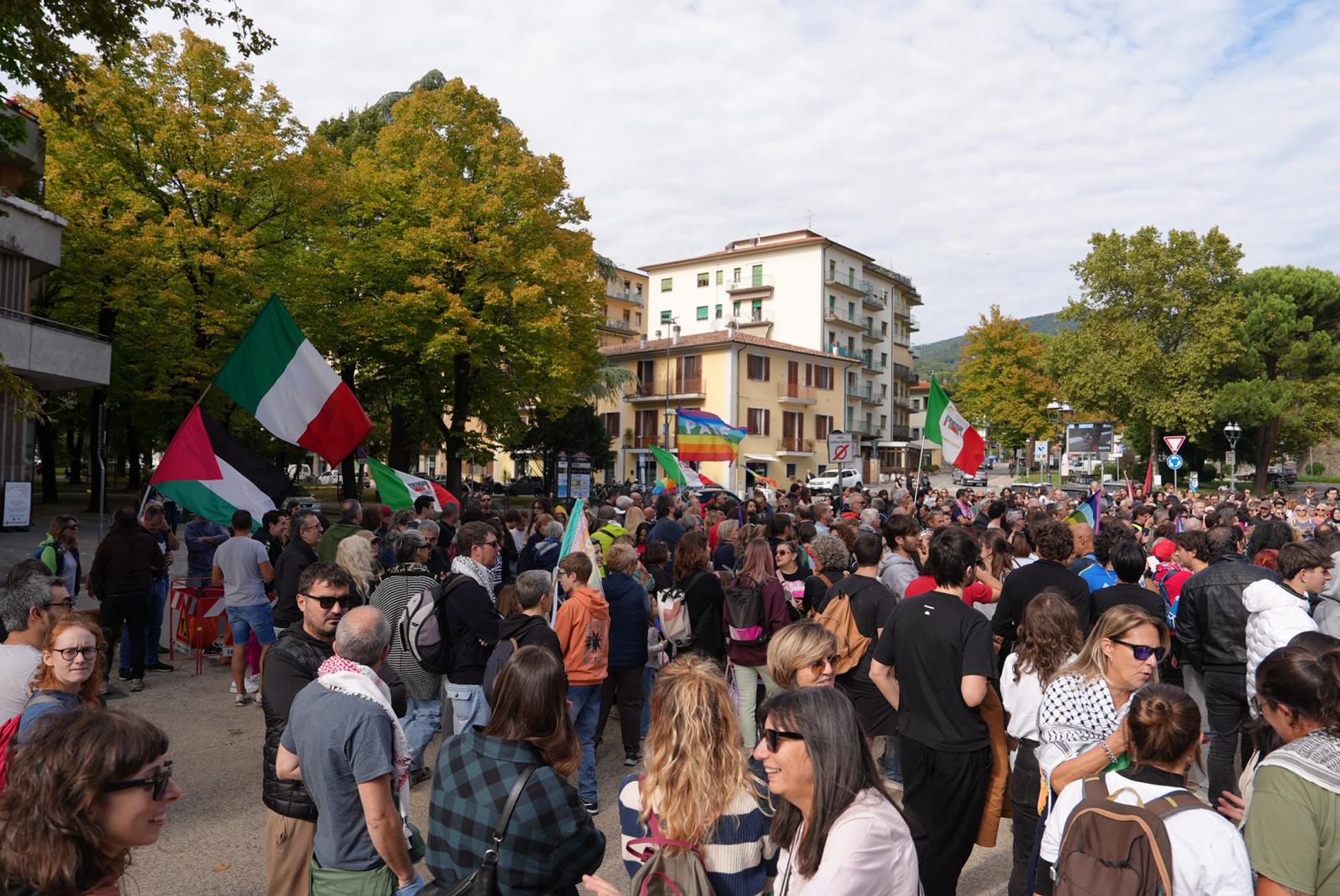 In tantissimi al corteo di solidarietà per Gaza - Attualità | TTV.it