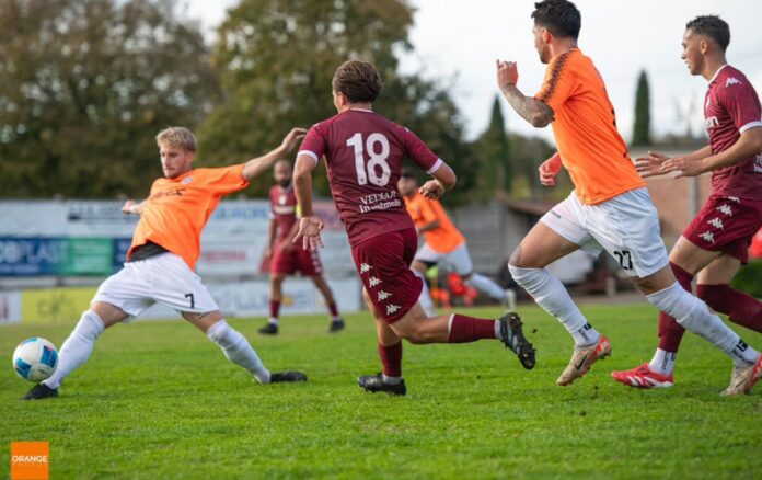 Un’azione di Trestina-Tau (Orange Photos/Asd Tau Calcio Altopascio)