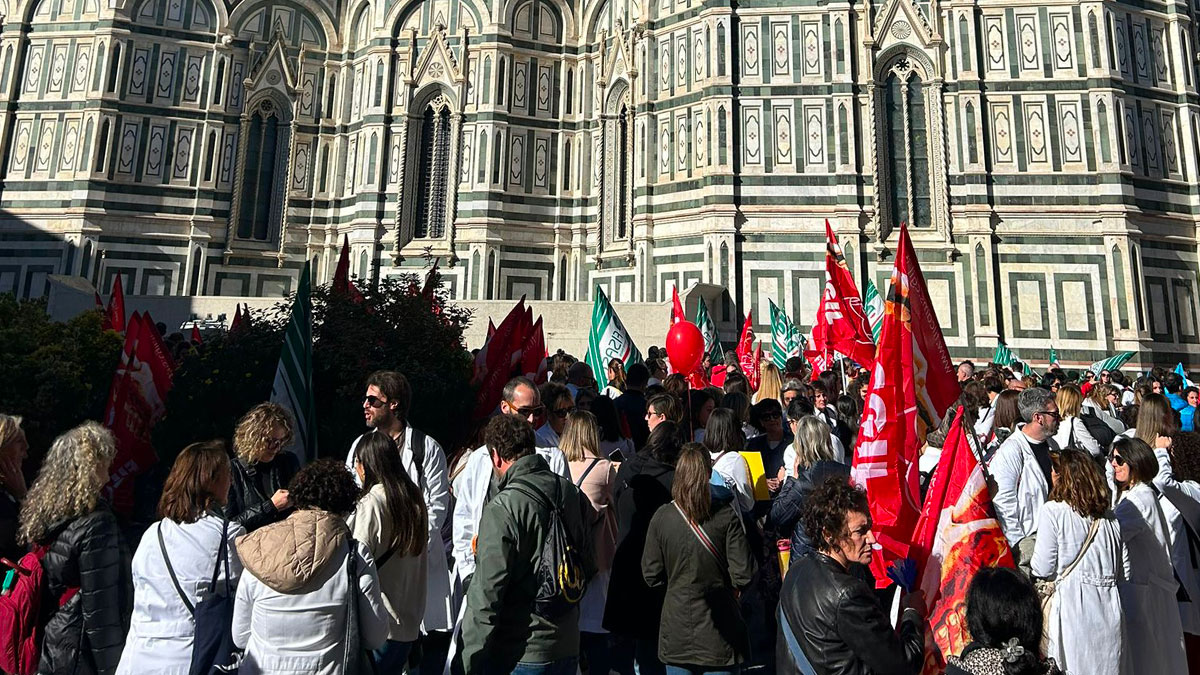 Farmacisti in sciopero, anche la Valtiberina a Firenze: “Contratto fermo dal 2024” 2 Farmacisti in sciopero, anche la Valtiberina a Firenze: “Contratto fermo dal 2024” - Economia e lavoro | TTV.it