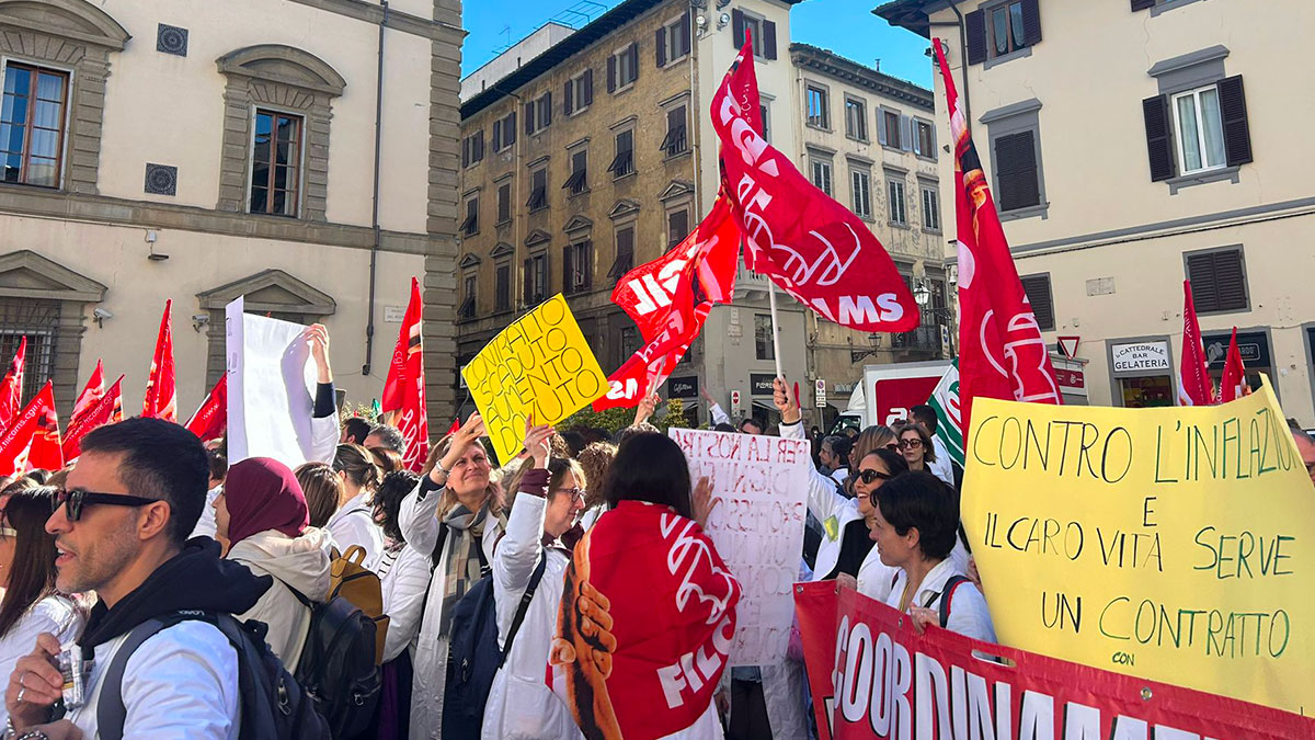 Farmacisti in sciopero, anche la Valtiberina a Firenze: “Contratto fermo dal 2024” 4 Farmacisti in sciopero, anche la Valtiberina a Firenze: “Contratto fermo dal 2024” - Economia e lavoro | TTV.it