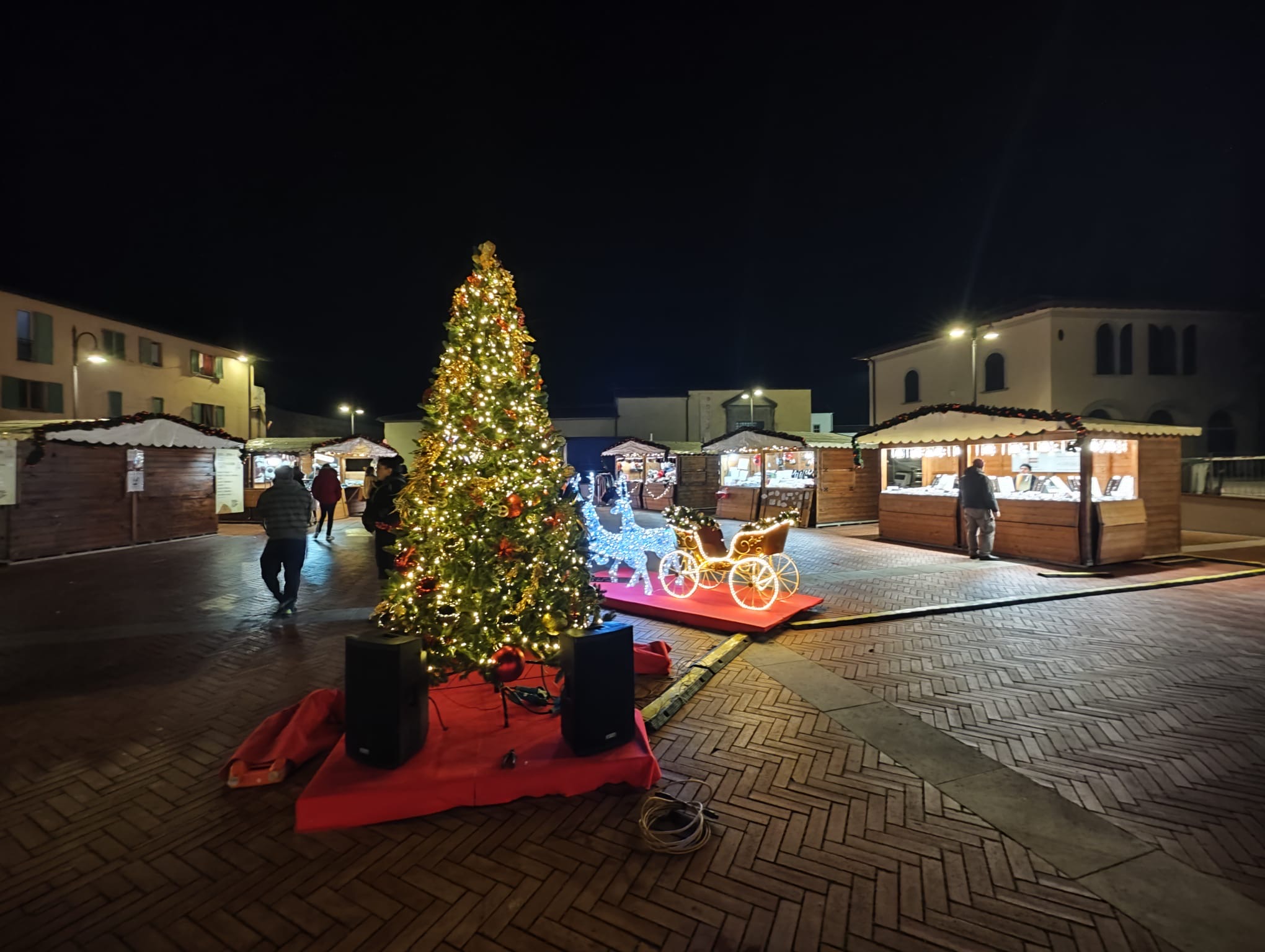 Città di Castello inaugura il Villaggio di Natale: luci, mercatini e animazioni per un centro storico tutto da vivere - Eventi | TTV.it