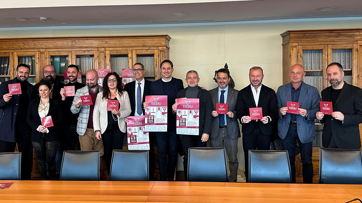 Passeggiando per Anghiari con un calice in mano: al via la terza edizione di Vinicoli 1 Passeggiando per Anghiari con un calice in mano: al via la terza edizione di Vinicoli - Eventi | TTV.it