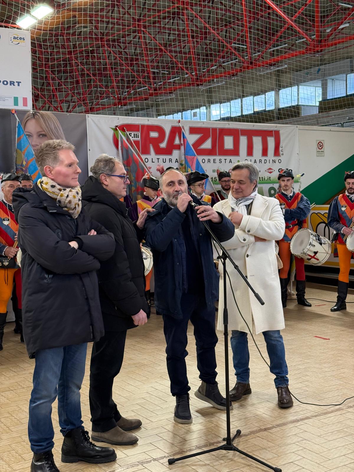 “Zillone, uomo di sport e simbolo della comunità”: Sansepolcro intitola il palazzetto a Pietro Besi 4 “Zillone, uomo di sport e simbolo della comunità”: Sansepolcro intitola il palazzetto a Pietro Besi - Sport | TTV.it
