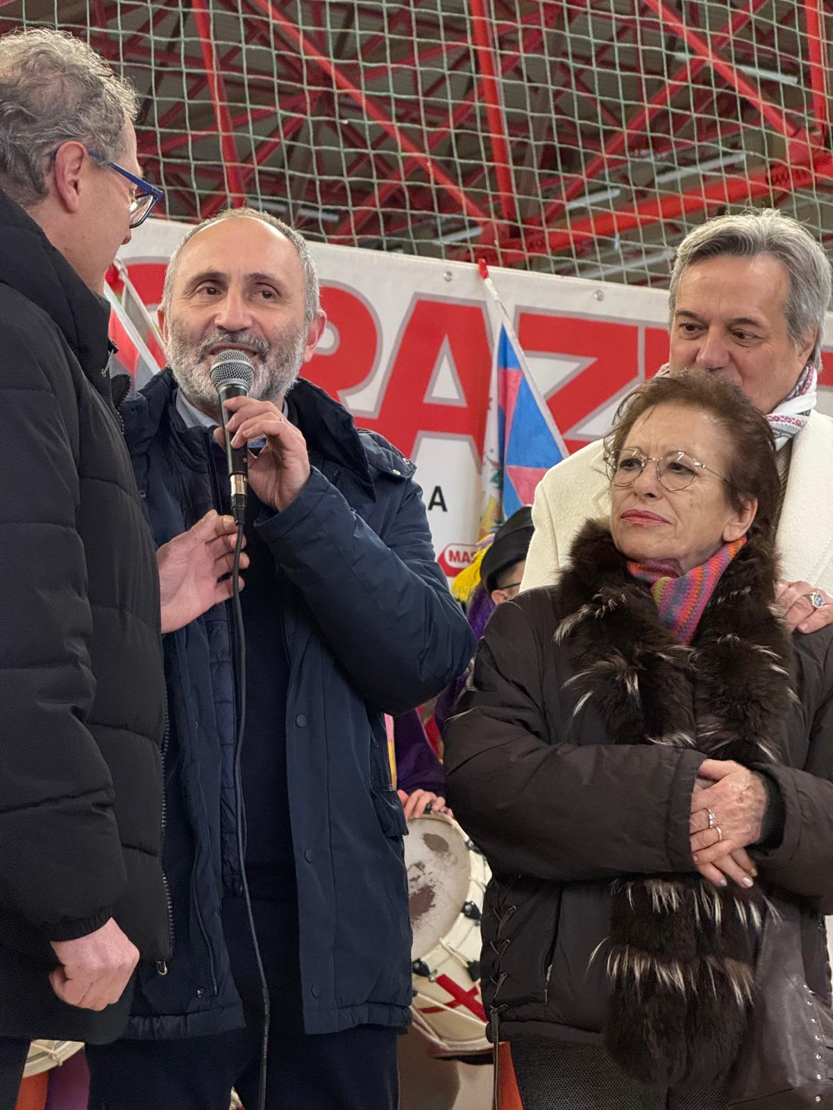 “Zillone, uomo di sport e simbolo della comunità”: Sansepolcro intitola il palazzetto a Pietro Besi 3 “Zillone, uomo di sport e simbolo della comunità”: Sansepolcro intitola il palazzetto a Pietro Besi - Sport | TTV.it