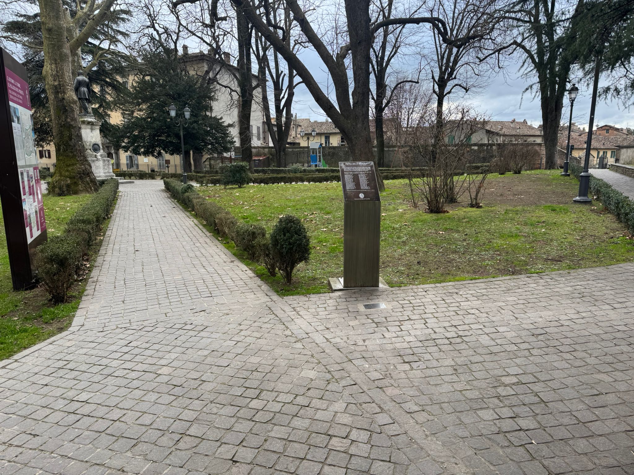Città di Castello: vandalizzata targa alla Resistenza ai giardini del Cassero - Cronaca | TTV.it