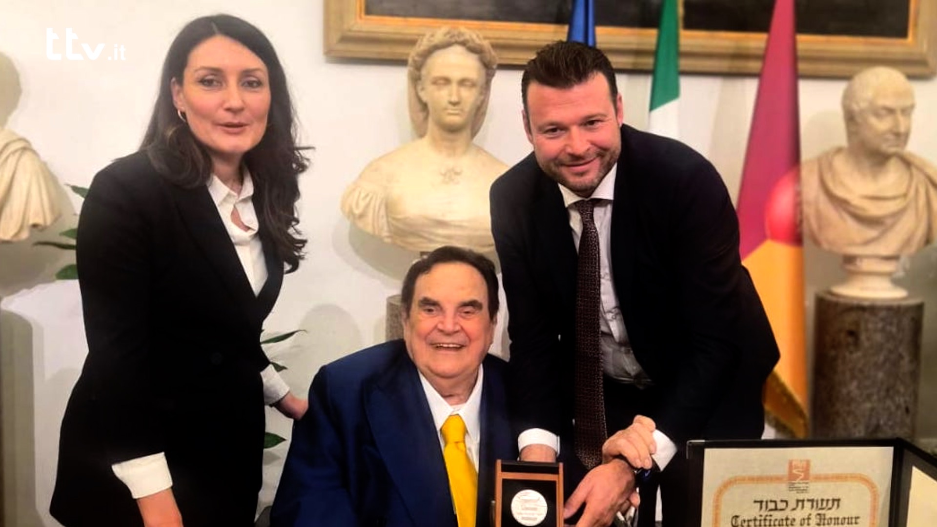 Giusta fra le Nazioni, cerimonia in Campidoglio per Emilia Marinelli Valori 1 Giancarlo Elia Valori con l’assessora di Sansepolcro Francesca Mercati e il sindaco di Meolo Daniele Pavan