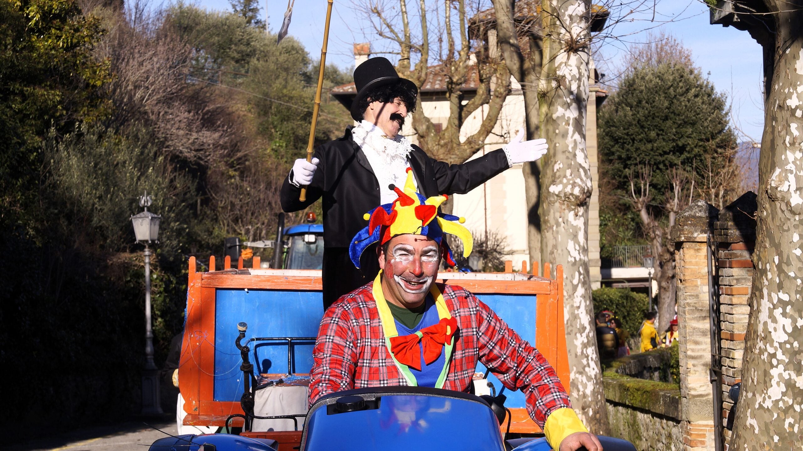 Carnevale di Anghiari: coriandoli e luci aspettando primavera 16 Carnevale di Anghiari: coriandoli e luci aspettando primavera - Attualità | TTV.it