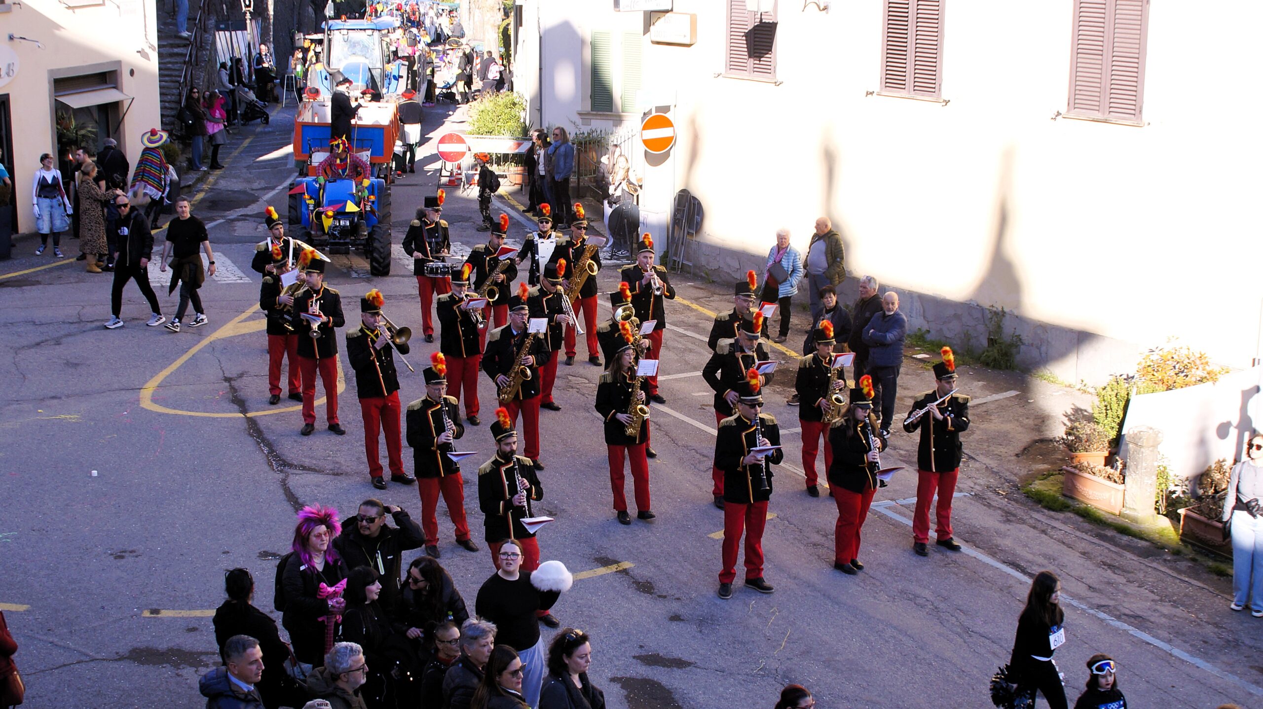 Carnevale di Anghiari: coriandoli e luci aspettando primavera 17 Carnevale di Anghiari: coriandoli e luci aspettando primavera - Attualità | TTV.it