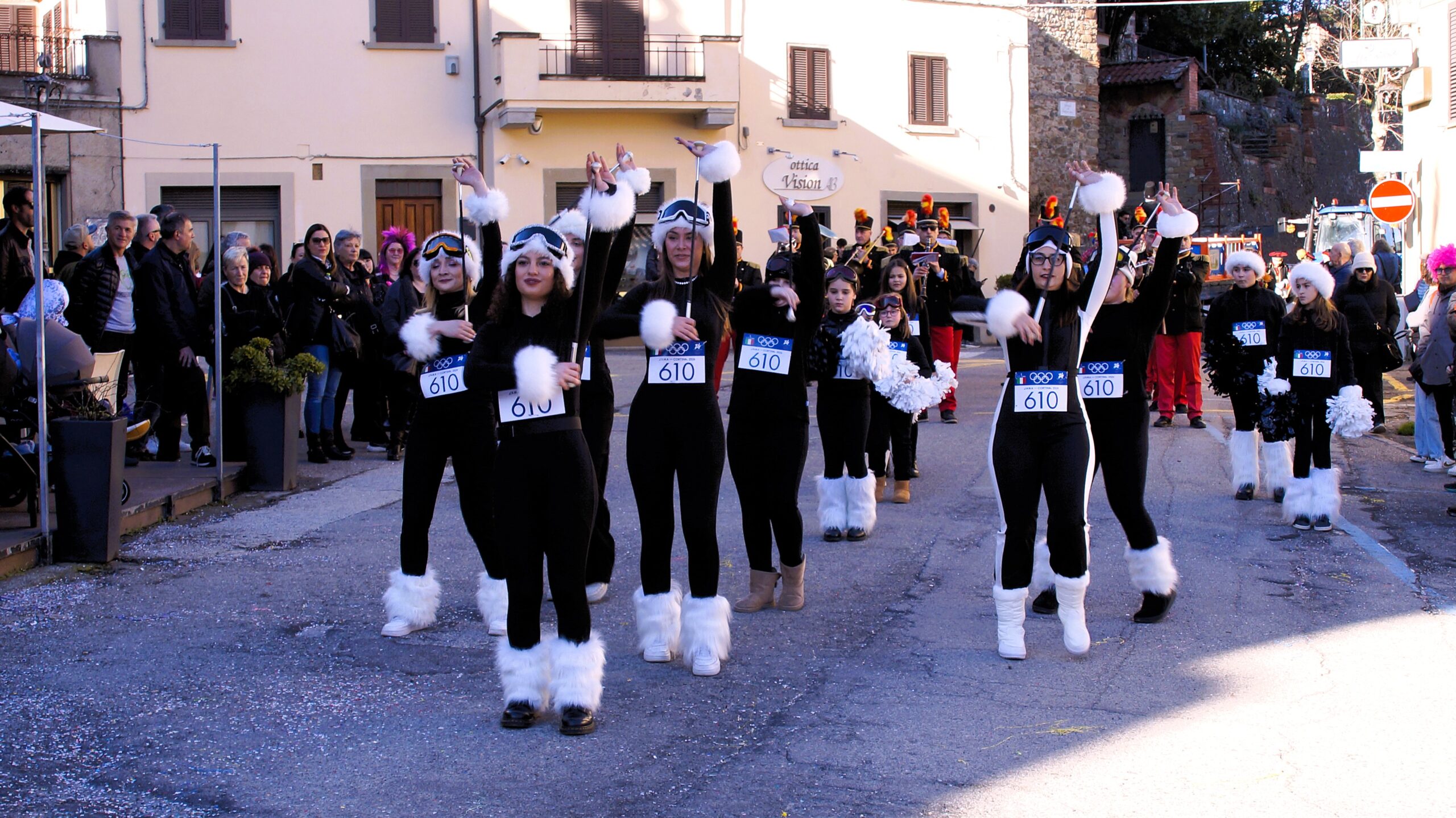 Carnevale di Anghiari: coriandoli e luci aspettando primavera 18 Carnevale di Anghiari: coriandoli e luci aspettando primavera - Attualità | TTV.it