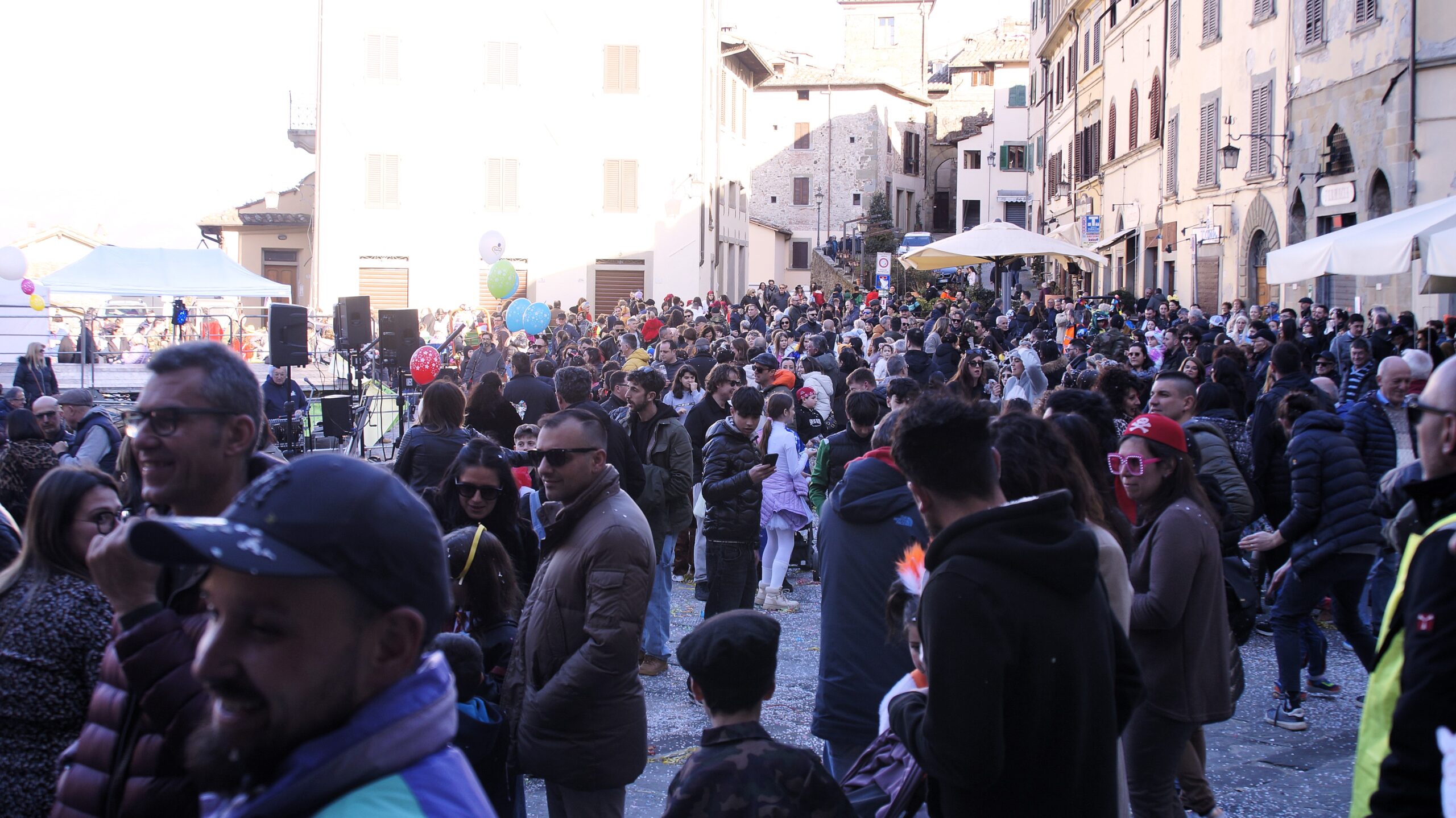 Carnevale di Anghiari: coriandoli e luci aspettando primavera 21 Carnevale di Anghiari: coriandoli e luci aspettando primavera - Attualità | TTV.it