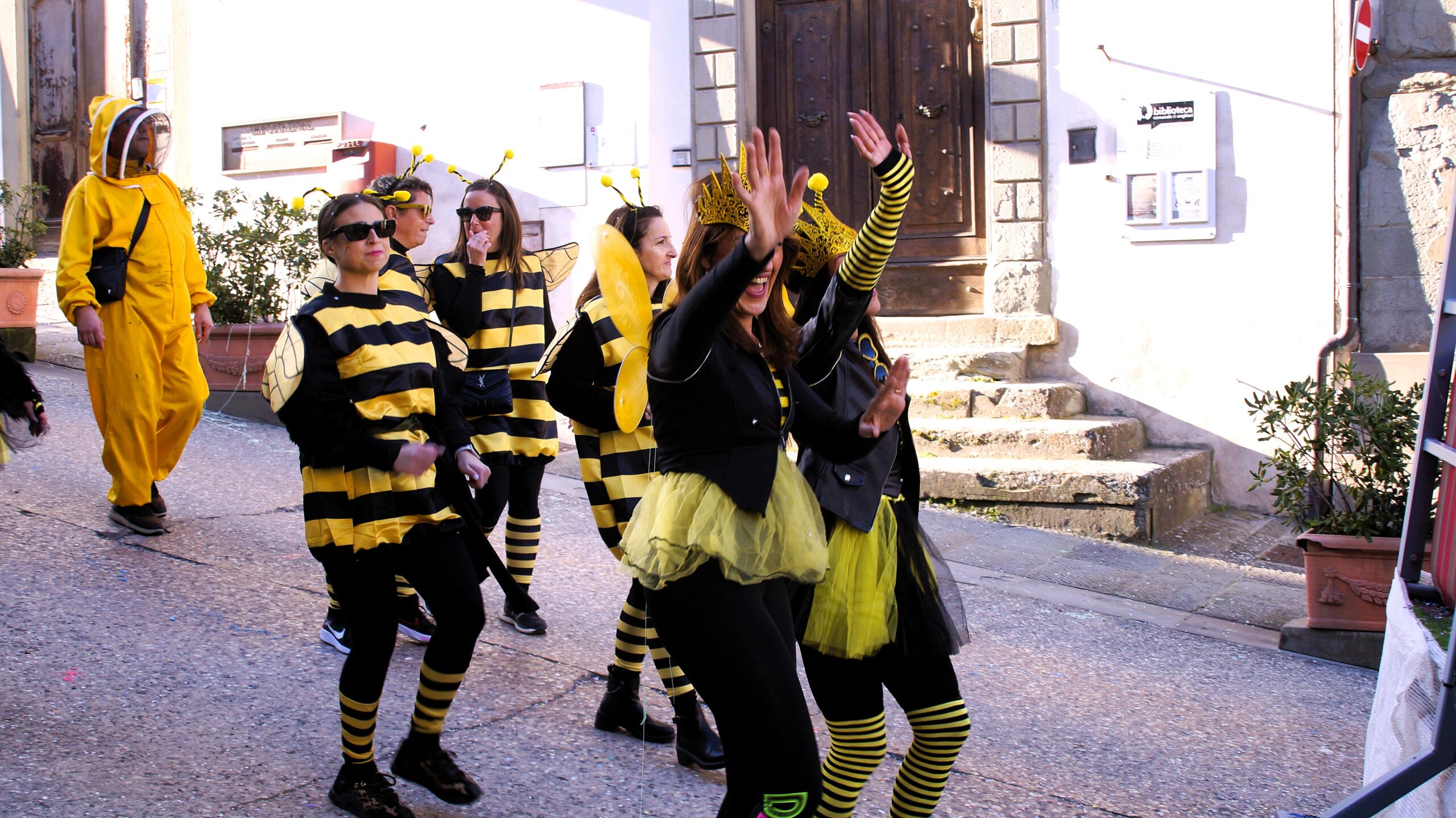 Carnevale di Anghiari: coriandoli e luci aspettando primavera 23 Carnevale di Anghiari: coriandoli e luci aspettando primavera - Attualità | TTV.it