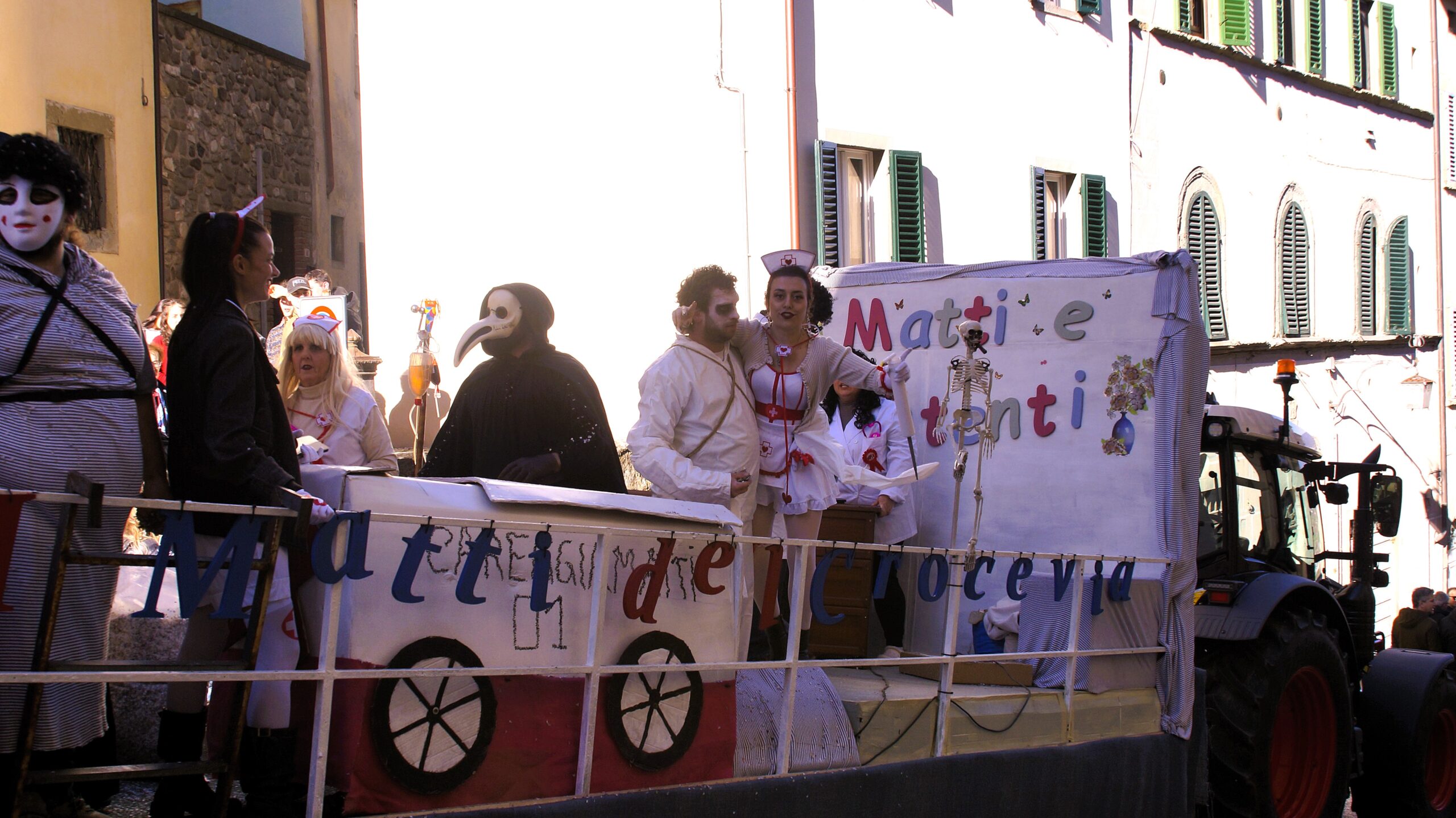 Carnevale di Anghiari: coriandoli e luci aspettando primavera 4 Carnevale di Anghiari: coriandoli e luci aspettando primavera - Attualità | TTV.it