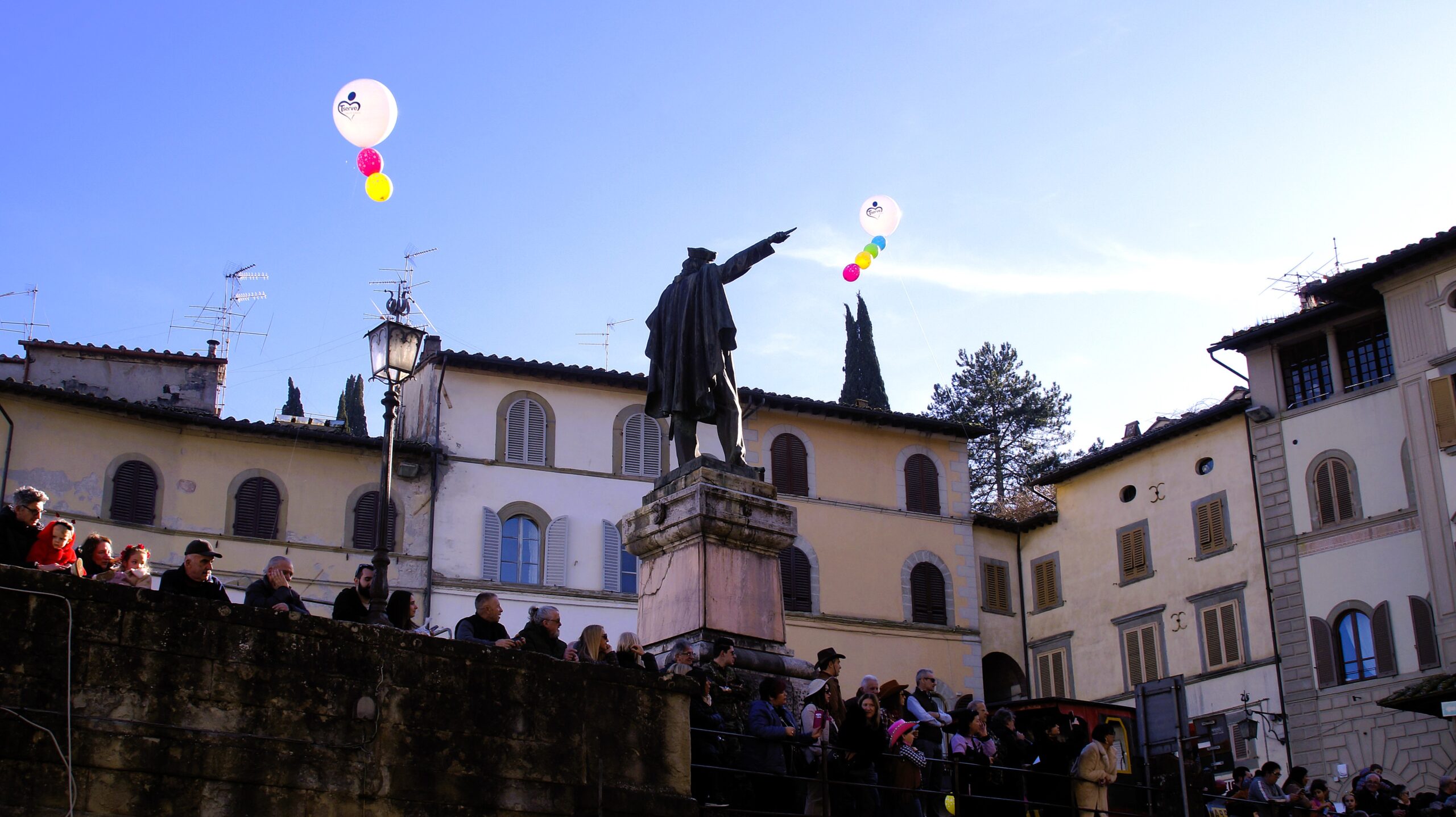 Carnevale di Anghiari: coriandoli e luci aspettando primavera 8 Carnevale di Anghiari: coriandoli e luci aspettando primavera - Attualità | TTV.it