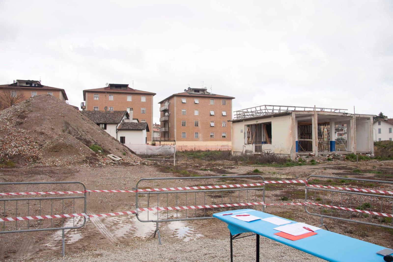 Dimensionamento scolastico, Città di Castello scende in piazza: protesta al cantiere della Dante Alighieri 1 Dimensionamento scolastico, Città di Castello scende in piazza: protesta al cantiere della Dante Alighieri - Attualità | TTV.it