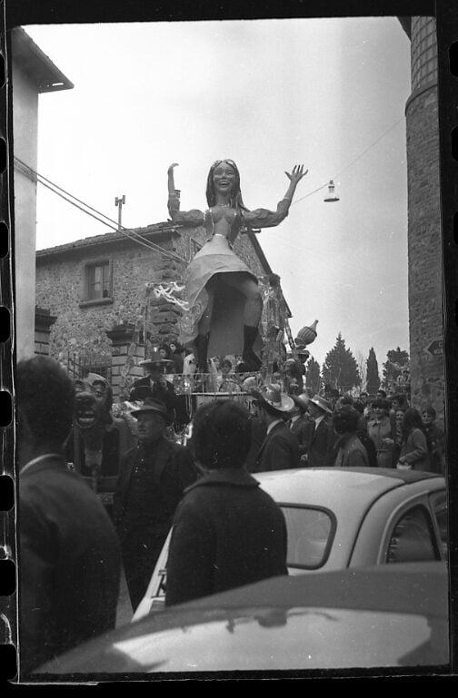 Carnevale di Anghiari: coriandoli e luci aspettando primavera 36 Carnevale di Anghiari: coriandoli e luci aspettando primavera - Attualità | TTV.it